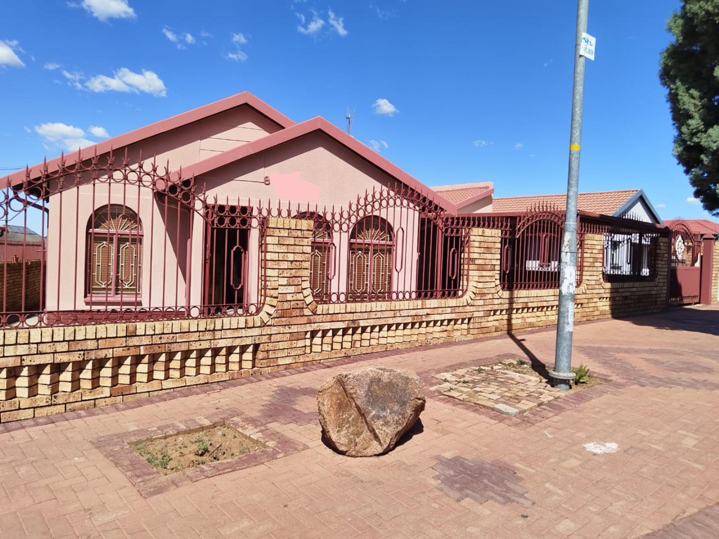 4 Bedroom House for Sale - Gauteng