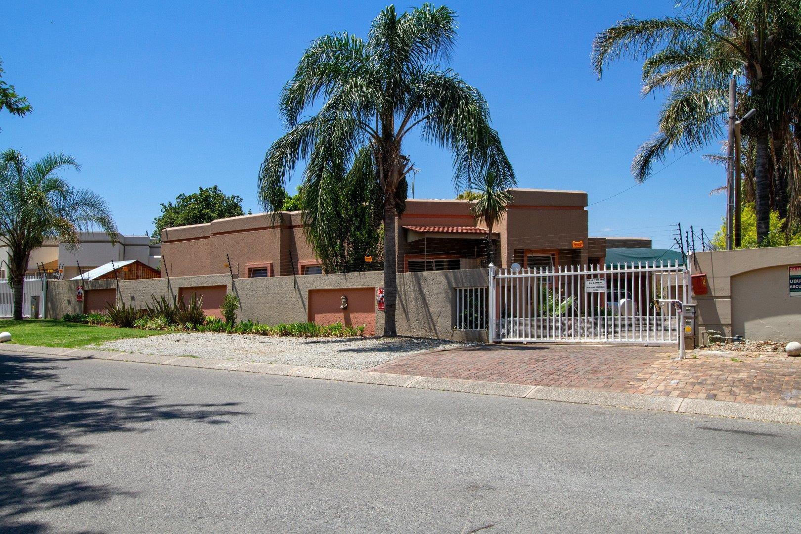 3 Bedroom Duet for Sale - Gauteng