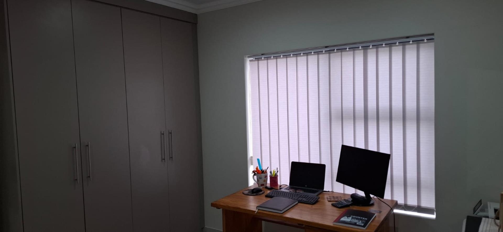 751594_00.jpg