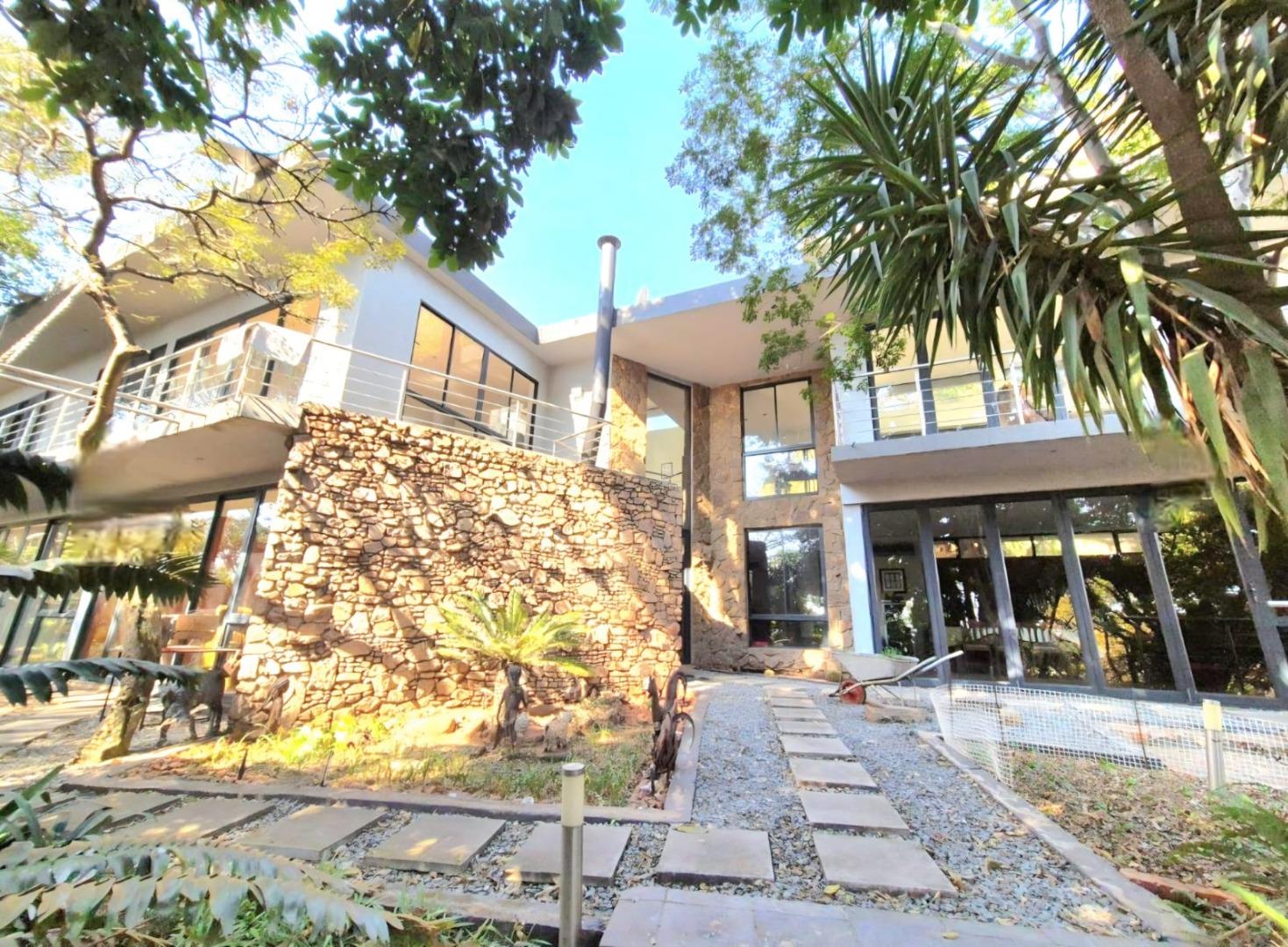5 Bedroom House + Cottage/Flat for Sale - Gauteng