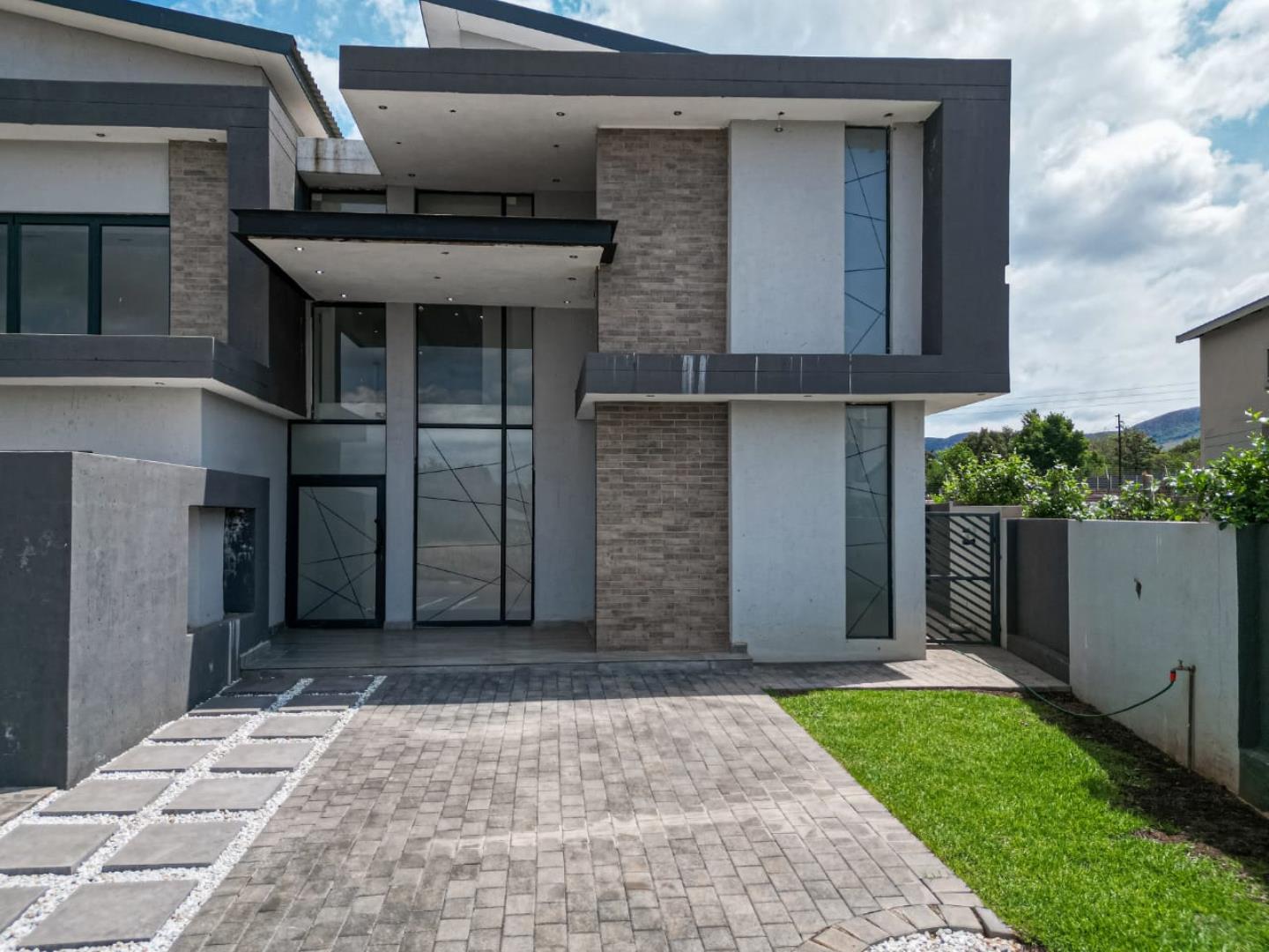 6 Bedroom House for Sale - North West